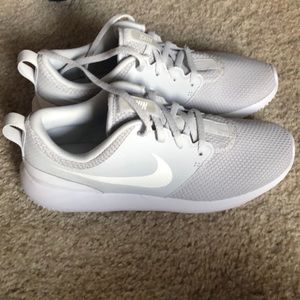 Nike Women’s Golf Shoes 7.5 Never Worn